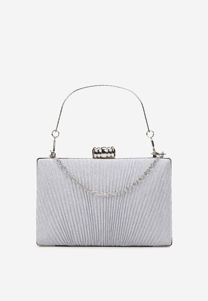 Srebrna Brokatowa Torebka Kopertówka z Ozdobnym Łańcuszkiem i Uchwytem Droma. Szare torebki wieczorowe Born2be, bez wzorów, wizytowe, bez kołnierzyka, bez ramiączek. Za 69.99 zł.