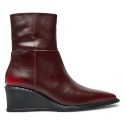 Botki Vagabond Shoemakers. Czerwone botki damskie Vagabond Shoemakers, bez obcasa, na koturnie, bez zapięcia. Za 419.99 zł.