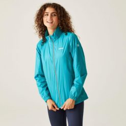 Damska kurtka trekkingowa przeciwdeszczowa Corinne IV. Czerwone kurtki damskie Regatta, bez kaptura. W wyprzedaży za 229.99 zł.