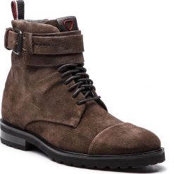 Kozaki STRELLSON - New Brown 4010002483 Dark Brown 702. Brązowe buty zimowe męskie Strellson, z materiału, bez zapięcia. W wyprzedaży za 469.00 zł.