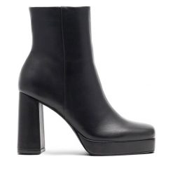 Botki DeeZee. Czarne botki damskie DeeZee, bez obcasa, na słupku, bez zapięcia. Za 129.99 zł.