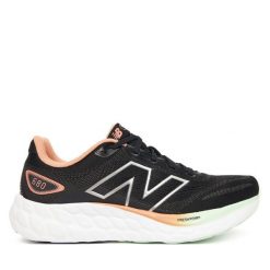 Buty do biegania New Balance. Czarne obuwie do biegania damskie New Balance. Za 399.99 zł.