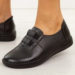 Czarne skórzane półbuty damskie Potocki 15315. Czarne półbuty damskie POTOCKI, bez wzorów, z jeansu, casualowe, z okrągłym noskiem, bez obcasa, na płaskiej podeszwie. Za 219.00 zł.