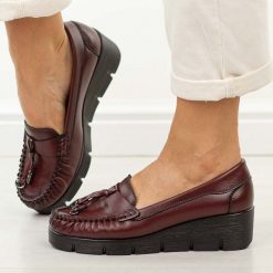 Bordowe skórzane mokasyny damskie Vinceza 39990. Czerwone mokasyny damskie VINCEZA, z jeansu. Za 219.00 zł.