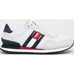 Tommy Jeans - Buty. Białe buty sportowe na co dzień męskie Tommy Jeans, z jeansu, bez zapięcia. W wyprzedaży za 279.90 zł.