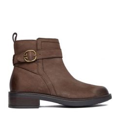 Botki Lasocki. Brązowe botki damskie Lasocki, bez obcasa, na płaskiej podeszwie, bez zapięcia. Za 189.99 zł.