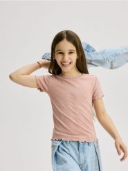 Ażurowy t-shirt - pastelowy róż. Czerwone koszulki dziewczęce Reserved, w ażurowe wzory, z dzianiny, bez ramiączek. W wyprzedaży za 15.99 zł.