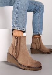Ciemnobeżowe Botki na Koturnie z Ozdobnym Suwakiem Berisora. Brązowe botki damskie Born2be, eleganckie, bez obcasa, na koturnie, bez zapięcia. Za 139.99 zł.