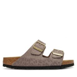 Klapki Birkenstock. Brązowe klapki damskie Birkenstock, bez wzorów, bez obcasa. Za 449.99 zł.