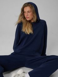 4F Bluza dresowa regular z modalem damska - granatowa XL. Niebieskie bluzy z kapturem damskie 4f, xl, z dresówki. Za 199.99 zł.