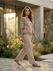 Sweter z krótkim rękawem w paski - beżowy. Brązowe swetry klasyczne damskie Sinsay, l, bez kołnierzyka. Za 35.99 zł.