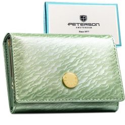 Średni portfel damski w jasnozielonym kolorze zamykany na zatrzask, wykonany ze skóry naturalnej i ekologicznej - Peterson. Zielone portfele damskie Peterson, bez wzorów, ze skóry ekologicznej. Za 72.99 zł.