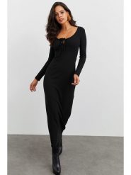 Cool and sexy Sukienka w kolorze czarnym rozmiar: M. Czarne sukienki damskie Cool and sexy, na imprezę, m, bez wzorów, bez kołnierzyka, bez ramiączek, maxi. Za 91.56 zł.