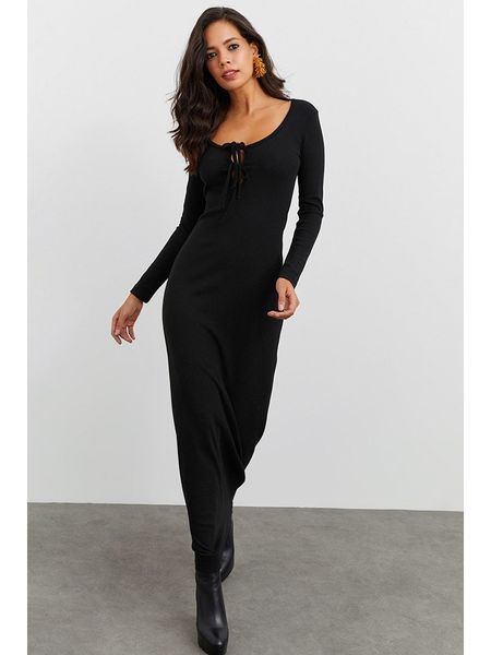 Cool and sexy Sukienka w kolorze czarnym rozmiar: M. Czarne sukienki damskie Cool and sexy, na imprezę, m, bez wzorów, bez kołnierzyka, bez ramiączek, maxi. Za 91.56 zł.