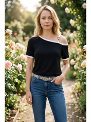 SOULSHAE Koszulka w kolorze czarnym rozmiar: S/M. Czarne bluzki damskie SOULSHAE, m, bez wzorów, z wiskozy, bez kołnierzyka. Za 99.95 zł.