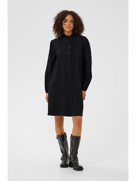 Kaffe Sukienka w kolorze czarnym rozmiar: 40. Czarne sukienki damskie Kaffe, na co dzień, z aplikacjami, bez kołnierzyka, bez ramiączek, midi, proste. Za 168.06 zł.