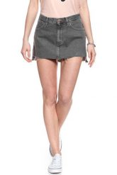 SPÓDNICA JEANSOWA WRANGLER RETRO SKIRT GREY MULES W241RJ24R 112127920. Szare spódniczki damskie Wrangler, s, bez wzorów, z jeansu, retro, mini, trapezowe. W wyprzedaży za 59.99 zł.