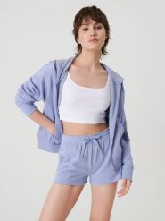 Szorty basic - niebieski. Niebieskie szorty damskie Sinsay, bez wzorów, z materiału. Za 15.99 zł.
