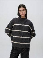 Sweter w paski - szary. Szare swetry klasyczne damskie Reserved, l, z dzianiny, bez kołnierzyka. Za 139.99 zł.