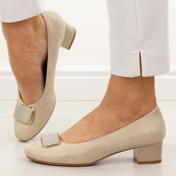 Złote czółenka damskie na obcasie M.Daszyński Sa210-8. Żółte czółenka damskie M.Daszyński, bez wzorów, ze skóry, z okrągłym noskiem, bez obcasa, na obcasie. Za 189.00 zł.