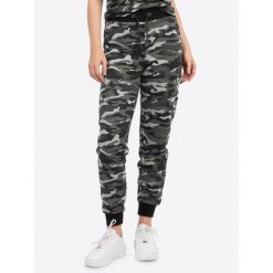 Damskie spodnie dresowe Lonsdale Collyhurst. Brązowe spodnie dresowe damskie Lonsdale, bez wzorów, z dresówki. W wyprzedaży za 226.50 zł.
