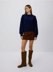 Sweter z dodatkiem wełny - granatowy. Niebieskie swetry klasyczne damskie Reserved, l, z dzianiny, bez kołnierzyka. Za 129.99 zł.