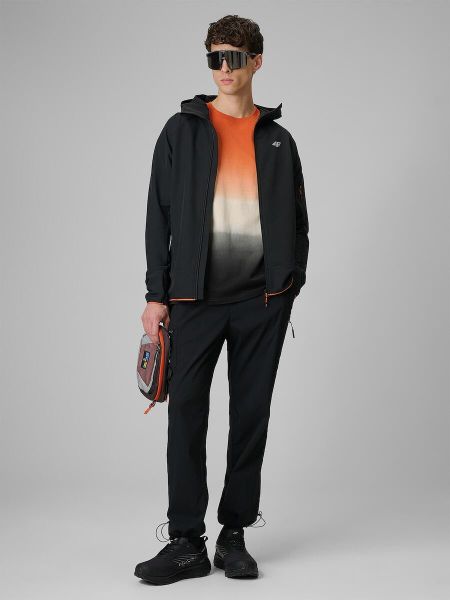 Spodnie casual joggery męskie 4F 4FRSS26TTROM1915. Czarne spodnie materiałowe męskie 4f, bez wzorów, z elastanu, casualowe. Za 229.99 zł.