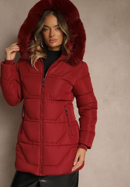 Bordowa Kurtka z Pikowanymi Przeszyciami i Kapturem z Futrem Anindrie. Czerwone kurtki damskie Renee, l, bez wzorów, z dzianiny, z kapturem. Za 159.99 zł.