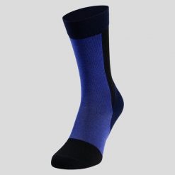 Skarpety trekkingowe Performance Wool ODLO. Czarne skarpetki damskie Odlo, bez wzorów, z materiału. Za 122.90 zł.