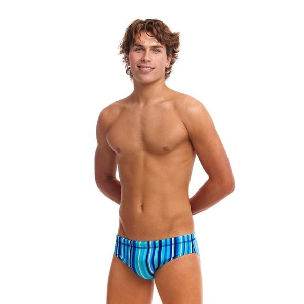 Kąpielówki slipki męskie Funky Trunks Lane Lines. Niebieskie kąpielówki męskie FUNKITA, m, bez wzorów, do pływania. Za 109.00 zł.