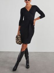 LA Angels Sukienka w kolorze czarnym rozmiar: M. Czarne sukienki damskie LA Angels, m, bez wzorów, z tkaniny, bez kołnierzyka, bez ramiączek, midi, kopertowe. Za 170.47 zł.