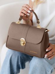 Lia Biassoni Skórzana torebka "Carsia" w kolorze beżowym - 27 x 19 x 13 cm rozmiar: onesize. Brązowe torebki klasyczne damskie Lia Biassoni, bez wzorów, z materiału, bez dodatków. Za 304.99 zł.