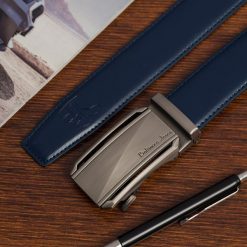 Pasek męski skórzany klamra automatyczna granatowy Beltimore A51 : Kolory - granatowy, Rozmiar pasków - r.120-135 cm. Niebieskie paski męskie bez wzorów, ze skóry, wizytowe. Za 71.40 zł.