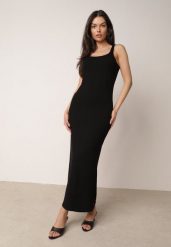 Czarna Gładka Sukienka z Wiskozy o Dopasowanym Kroju na Ramiączkach Daphitia. Czarne sukienki damskie Born2be, do pracy, m, bez wzorów, z jeansu, biznesowe, bez kołnierzyka, bez ramiączek, maxi, dopasowane. Za 109.99 zł.