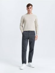 Spodnie chino - szary. Szare spodnie materiałowe męskie Sinsay, bez wzorów, z bawełny. Za 49.99 zł.