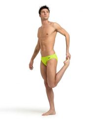Arena Kąpielówki "Santamarias" w kolorze żółtym rozmiar: 7. Żółte kąpielówki męskie Arena, bez wzorów, z materiału. Za 52.30 zł.