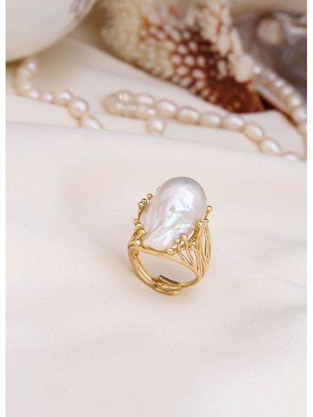 L'Atelier de Gaia Pozłacany pierścionek z perłą rozmiar: onesize. Białe pierścionki damskie L'Atelier de Gaia, z perłą, pozłacane. Za 56.99 zł.