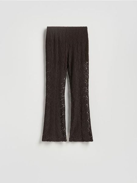 Spodnie plażowe - ciemnobrązowy. Brązowe spodnie materiałowe damskie Reserved, bez wzorów, z tkaniny. Za 139.99 zł.