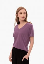 Koszulka z dekoltem w serek T-LEA. Fioletowe t-shirty damskie Volcano, m, bez wzorów, z bawełny, bez ramiączek. Za 54.99 zł.