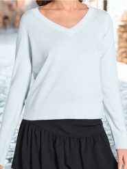 Sweter z dekoltem V - niebieski. Niebieskie swetry klasyczne damskie Sinsay, l, bez kołnierzyka. W wyprzedaży za 15.99 zł.