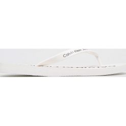 Calvin Klein Jeans - Japonki. Białe klapki i japonki męskie Calvin Klein Jeans, z jeansu. W wyprzedaży za 129.90 zł.