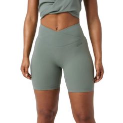 Szorty damskie Björn Borg Studio Cross. Czarne szorty damskie Björn Borg, bez wzorów, z jersey, z podwyższonym stanem. Za 291.00 zł.