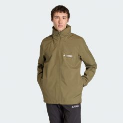 Kurtka Multi Essentials 2L Rain. Brązowe kurtki męskie Adidas, l, bez wzorów, sportowe, bez kaptura. Za 439.00 zł.
