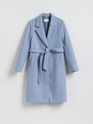Płaszcz z wiązanym paskiem - jasnoniebieski. Niebieskie płaszcze damskie Reserved, l, bez wzorów, z dzianiny. Za 159.99 zł.
