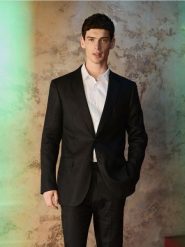 Lniana marynarka slim fit - czarny. Czarne marynarki męskie Reserved, bez wzorów, z tkaniny. W wyprzedaży za 329.99 zł.