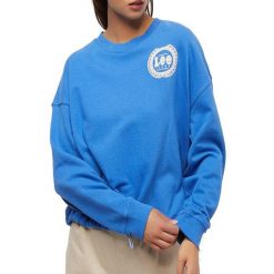 LEE DRAWCORD DAMSKA BLUZA LOGO NADRUK CREW CITY BLUE L52CJA32 112112089. Niebieskie bluzy bez kaptura damskie Lee, l. Za 119.99 zł.