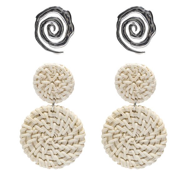 Kolczyki ONLY. Szare kolczyki damskie Only, srebrne. Za 39.99 zł.