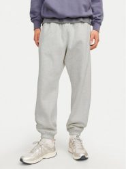 Jack & Jones Spodnie dresowe Bill Urban Edge 12263026 Szary Relaxed Fit. Szare spodnie dresowe męskie Jack & Jones, bez wzorów, z dresówki. Za 149.99 zł.