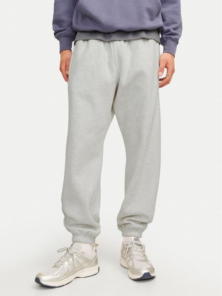 Jack & Jones Spodnie dresowe Bill Urban Edge 12263026 Szary Relaxed Fit. Szare spodnie dresowe męskie Jack & Jones, bez wzorów, z bawełny. Za 159.99 zł.