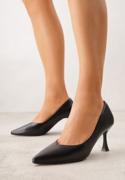 Czarne Czółenka na Szpilce o Stożkowym Kształcie Kowena. Czarne czółenka damskie Born2be, bez wzorów, z jeansu, bez obcasa, na szpilce. Za 89.99 zł.